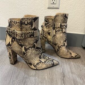 Sam Edelman Snakeskin Pattern Ankle Booties like new Size 9